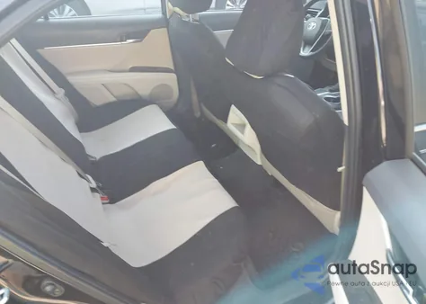 2021 Toyota Camry Le z USA, uszkodzony, nr VIN 4T1C11AK8MU582309